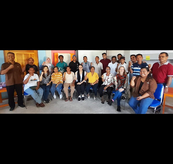 Ibu Elise Beacom dari Oxfam Australia: “Senang sekali mendengar segala pekerjaan baik yang berhasil dilakukan, dan untuk YPPS buat kerja luar biasanya terimakasih”